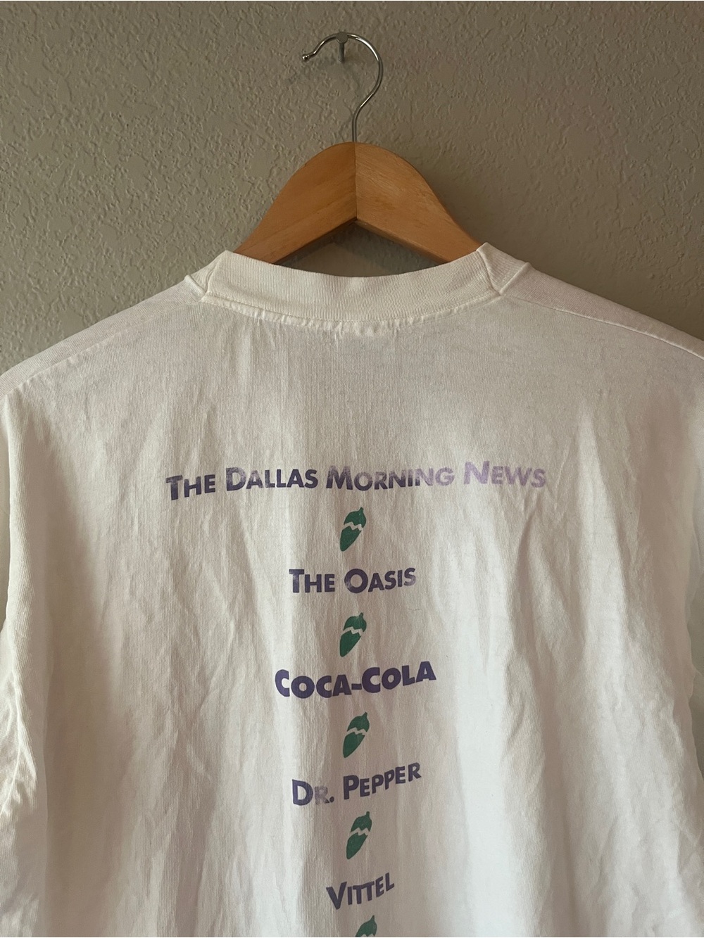 Vintage 90s Chili’s 10K Tee White Graphic Tee 1990 5K Run Design - Picture 5 of 6